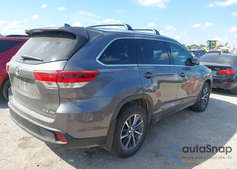 2018 Toyota Highlander Xle z USA, uszkodzony, nr VIN 5TDJZRFH7JS491483
